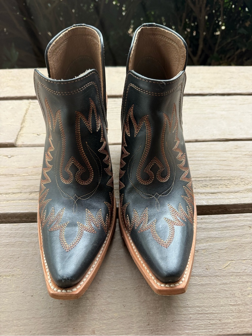 Women’s Ariat Dixon ankle boots size 10 - Picture 2 of 9
